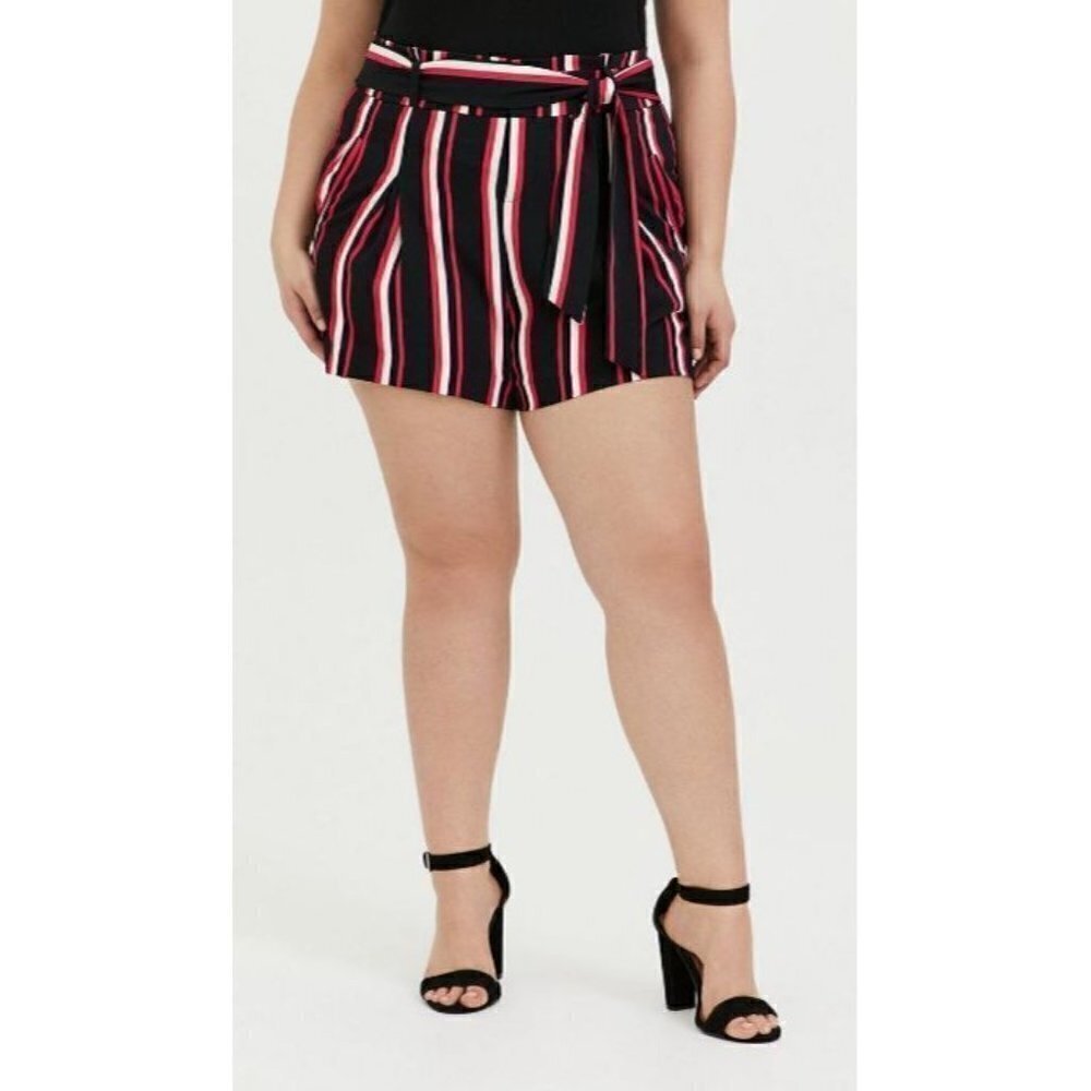 Torrid Stretch Crepe Mid Rise Tie Front Shorts Black Pink Size 24